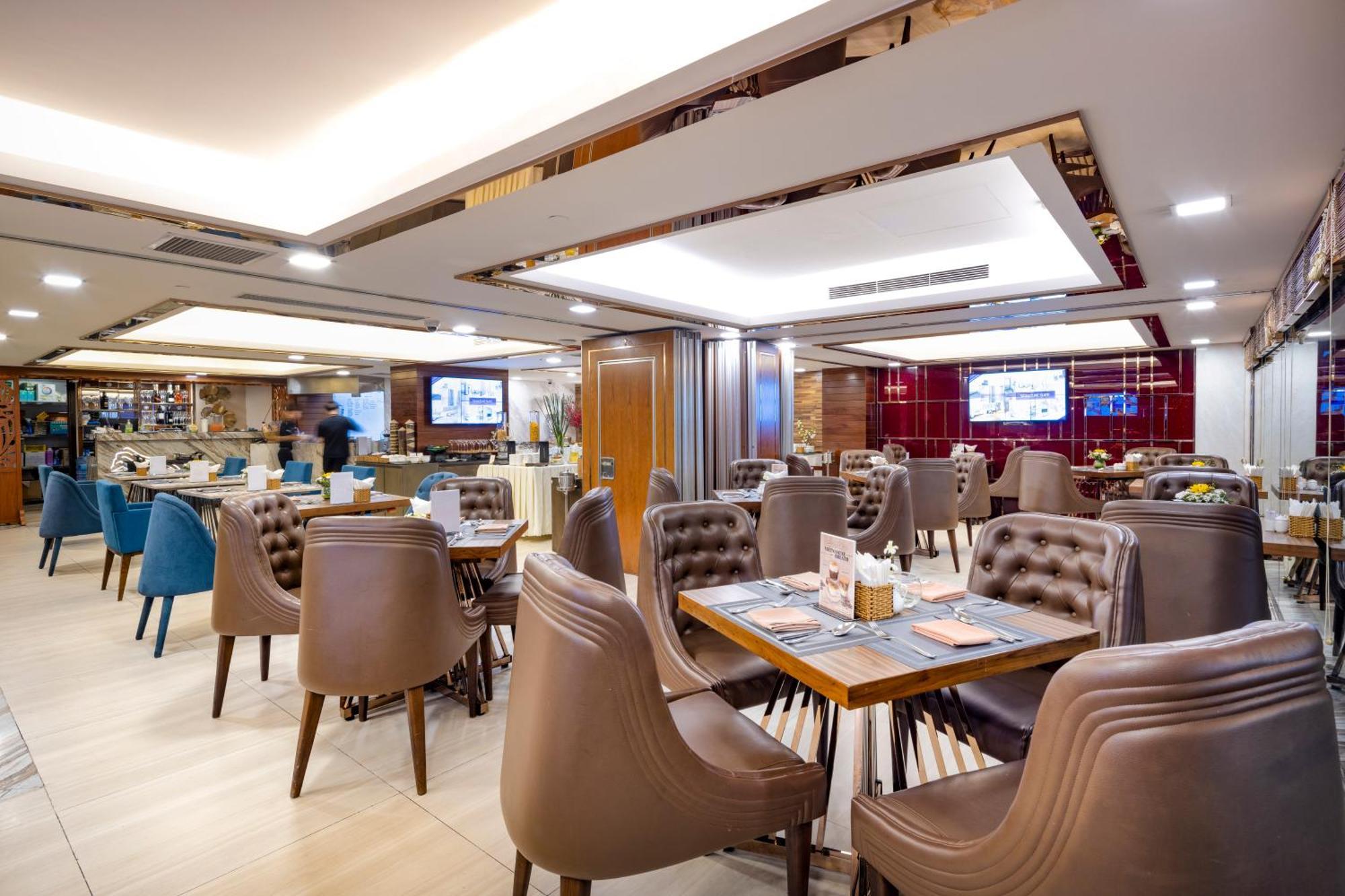Winsuites Saigon Hotel Хошимин Екстериор снимка