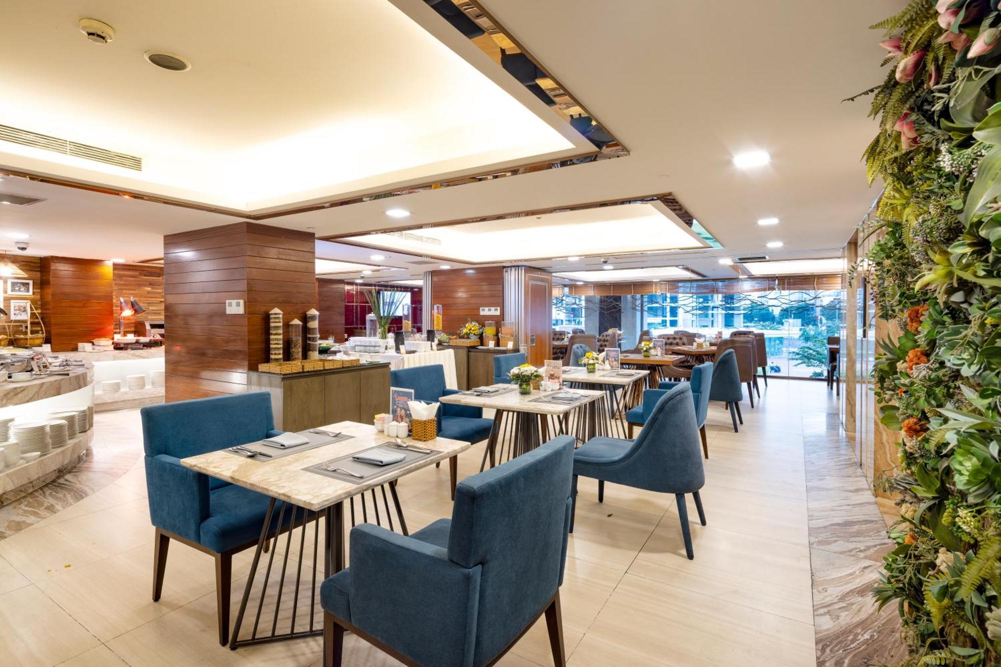 Winsuites Saigon Hotel Хошимин Екстериор снимка